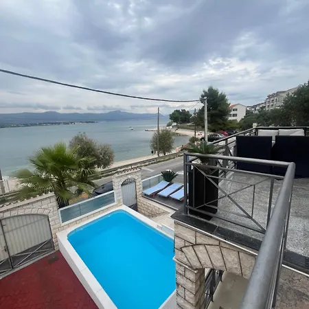 Vila Martina - *