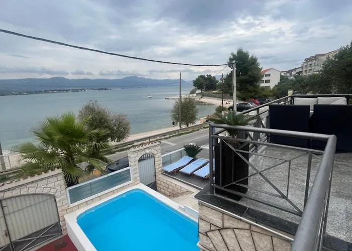Villa Martina - *